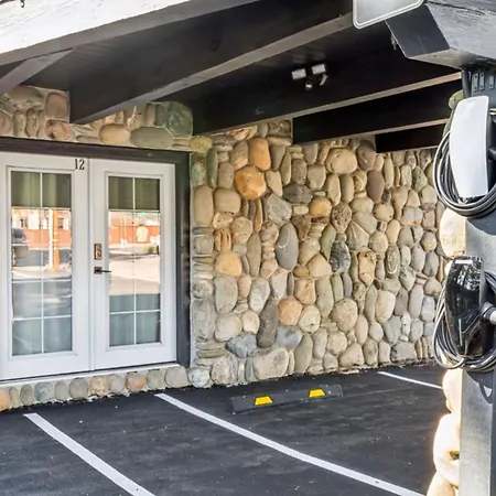 South Lake Chalet-Boutique Suite-Minutes To Heavenly & Lake Tahoe